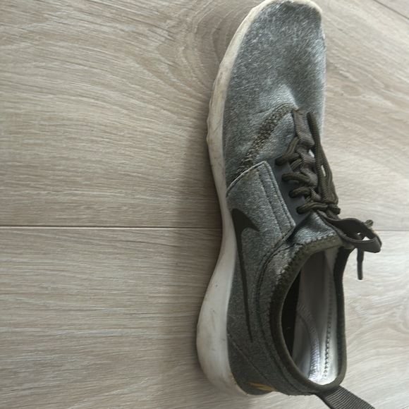 💚🧡NIKE Sneakers - Picture 4 of 5